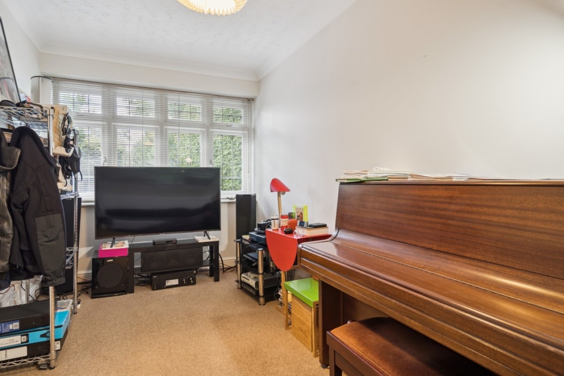 Images for OLDFIELD CATCHMENT - Bray Road, Maidenhead EAID:BMHCC BID:maidenhead
